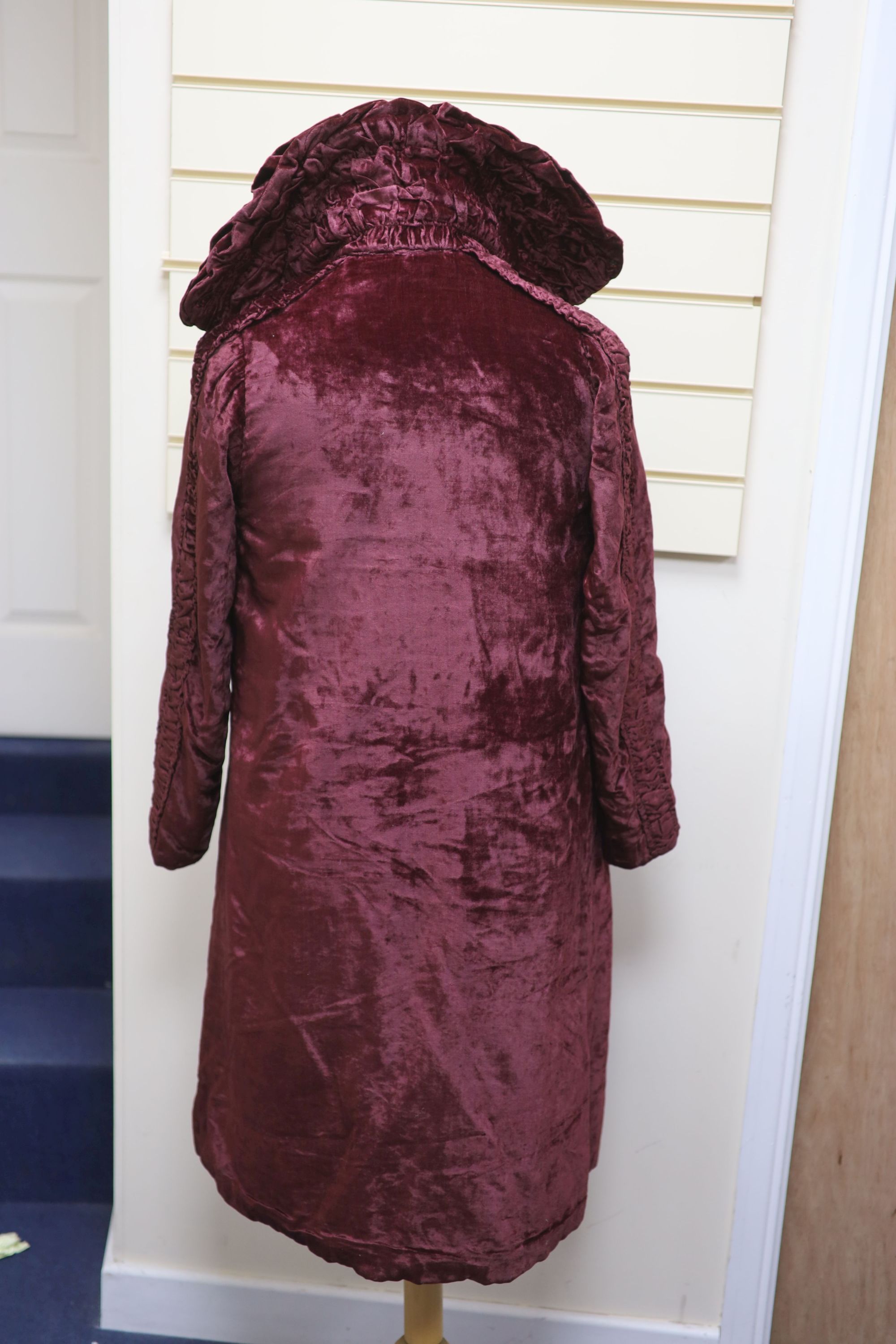 A 1920s silk velvet evening coat, length 100cm